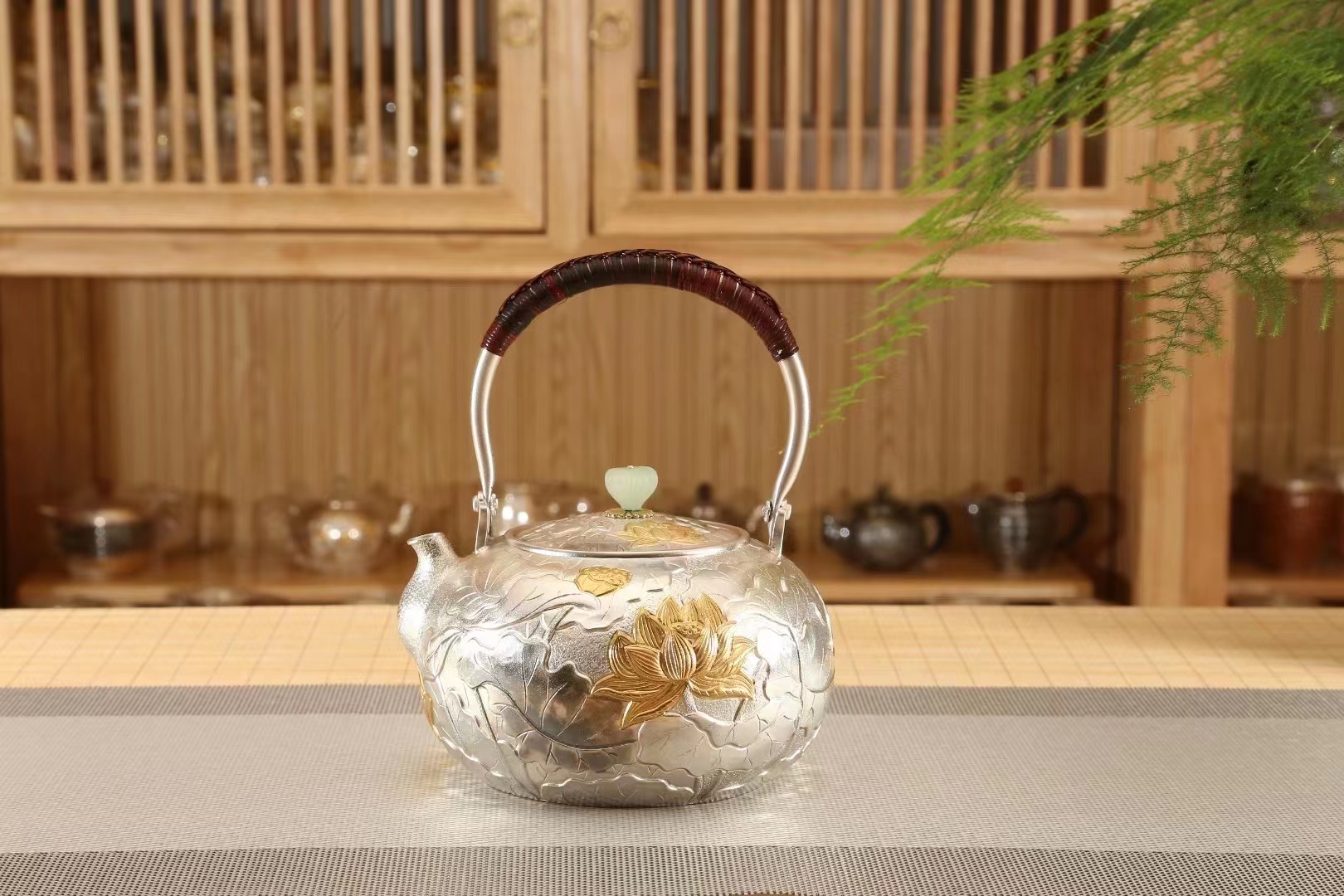 荷花鍍金銀壺（大號）